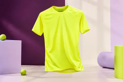 T-shirt de sport Joma Siena uni en polyester jaune fluorescent, présenté seul dans un studio lumineux.