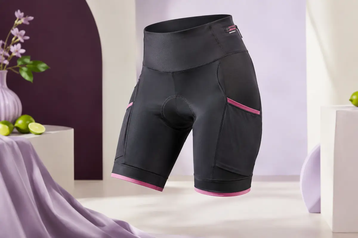 Cuissard de cyclisme femme rembourré, taille haute, avec poches latérales et poche arrière zippée