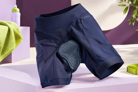 Cuissard de cyclisme femme uni avec rembourrage 4D et poche arrière, présenté seul en studio.